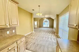 1003 Dawn Ct, Granbury, TX 76048 - Photo 8