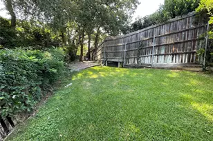 2201 Adams Dr, Arlington, TX 76011 - Photo 10