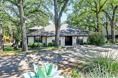 2201 Adams Drive, Arlington, TX 76011 - Photo 2