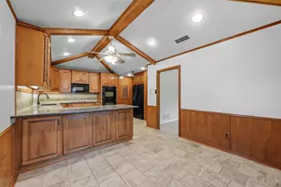 2201 Adams Dr, Arlington, TX 76011 - Photo 20