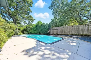 2201 Adams Dr, Arlington, TX 76011 - Photo 6
