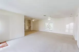 1103 Miller St, Bowie, TX 76230 - Photo 4