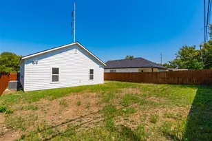 1124 E Annie St, Fort Worth, TX 76104 - Photo 26