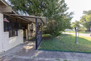 809 Lomo St, Fort Worth, TX 76110 - Photo 2