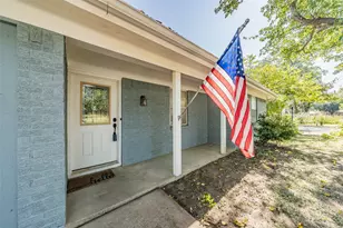 756 NW Wood St, Burleson, TX 76028 - Photo 2