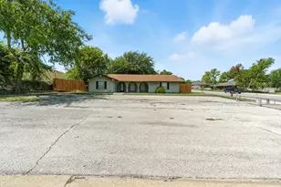 725 Red Oak Ln, Weatherford, TX 76086 - Photo 4