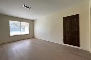 324 Oakwood Cir, Shady Shores, TX 76208 - Photo 4