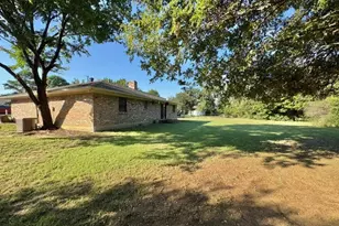 324 Oakwood Cir, Shady Shores, TX 76208 - Photo 2