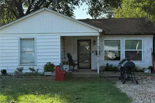 210 W Dexter St, Sherman, TX 75092 - Photo 2