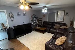 210 W Dexter St, Sherman, TX 75092 - Photo 4