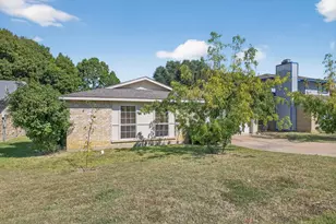 2203 Newbury Dr, Arlington, TX 76014 - Photo 2