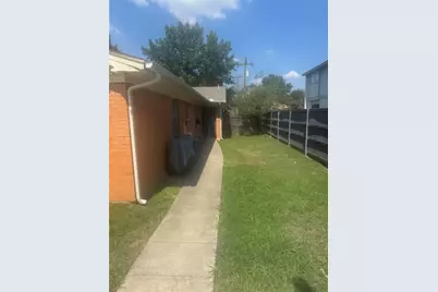 220 W Union Bower #220 222, Irving, TX 75061 - Photo 6