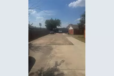 220 W Union Bower #220 222, Irving, TX 75061 - Photo 2