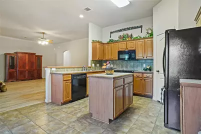 177 Lost Oak Drive, Azle, TX 76020 - Photo 10