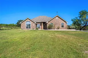 177 Lost Oak Dr, Azle, TX 76020 - Photo 1