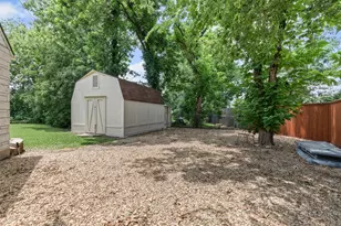 8561 Strathmore Dr, Dallas, TX 75238 - Photo 34