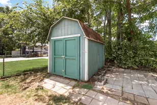 807 1st St, Bridgeport, TX 76426 - Photo 18