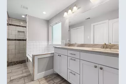 2700 Refugio Avenue, Fort Worth, TX 76164 - Photo 16