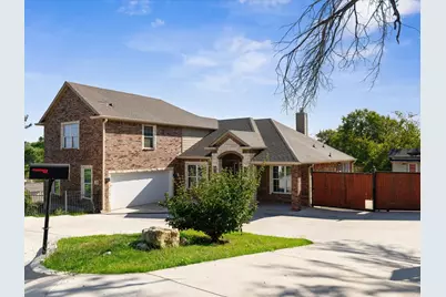 2700 Refugio Avenue, Fort Worth, TX 76164 - Photo 2