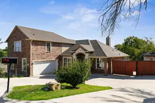 2700 Refugio Ave, Fort Worth, TX 76164 - Photo 2