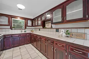 933 Wade Dr, Bedford, TX 76022 - Photo 14