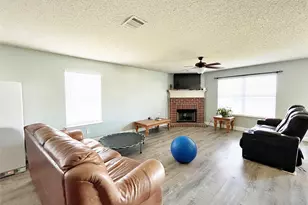 924 Rock Dove Cir, Saginaw, TX 76131 - Photo 6