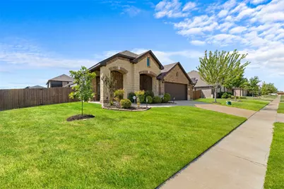 1901 Sunflower Drive, Glenn Heights, TX 75154 - Photo 4