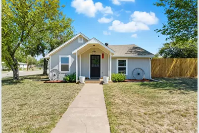 801 Carolina Street, Graham, TX 76450 - Photo 2