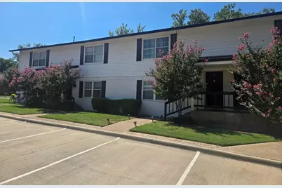 210 Austin Street, Grapevine, TX 76107 - Photo 1