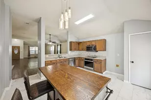 200 Lincoln Ln, Crowley, TX 76036 - Photo 12