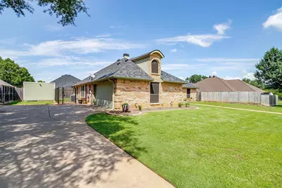 105 Shorewood Place, Joshua, TX 76058 - Photo 4