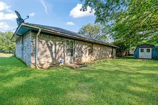 450 Faucett St, Blossom, TX 75416 - Photo 12