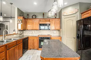 1733 Colorado Dr, Burleson, TX 76028 - Photo 8