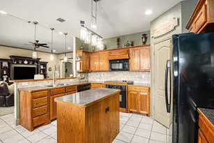 1733 Colorado Dr, Burleson, TX 76028 - Photo 10