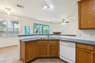 4505 Woodbluff Dr, Mesquite, TX 75150 - Photo 4