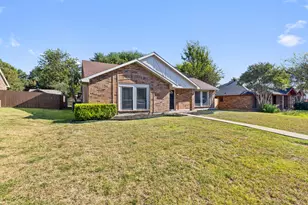 1025 Opal Dr, DeSoto, TX 75115 - Photo 2