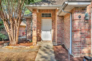 9 Country Club Pl, Waxahachie, TX 75165 - Photo 2