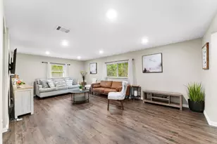 2426 Cloverdale St, Arlington, TX 76010 - Photo 4