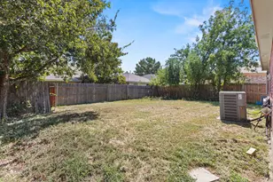 6003 Flyers Ln, Arlington, TX 76018 - Photo 22