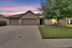 5822 Yellow Rose Ct, Midlothian, TX 76065 - Photo 2