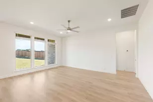 264 Coronado Ct, Granbury, TX 76049 - Photo 12