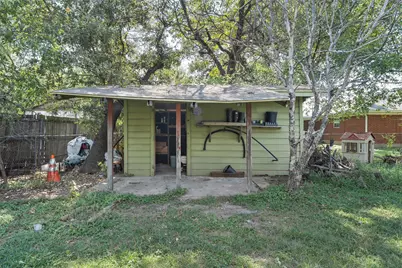 1005 E Craven Avenue, Lacy Lakeview, TX 76705 - Photo 14