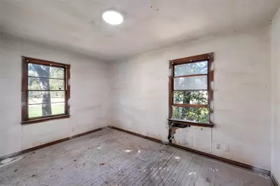 1005 E Craven Avenue, Lacy Lakeview, TX 76705 - Photo 8