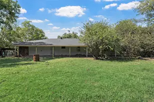 1005 E Craven Ave, Lacy Lakeview, TX 76705 - Photo 10