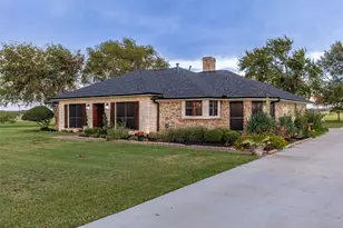 1642 Texas Longhorn Trl, Gunter, TX 75058 - Photo 4