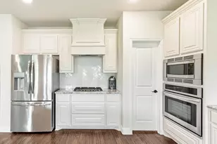 221 Coronado Ct, Granbury, TX 76049 - Photo 6