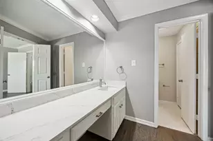 207 E Harwood Rd, Euless, TX 76039 - Photo 18