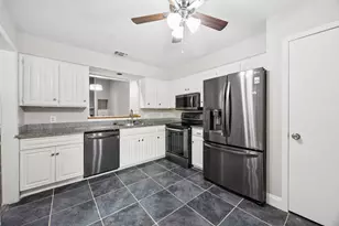 207 E Harwood Rd, Euless, TX 76039 - Photo 10