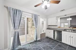 207 E Harwood Rd, Euless, TX 76039 - Photo 12