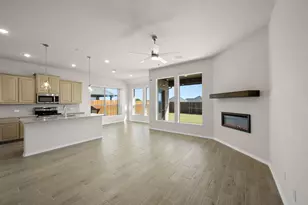 321 Los Llanos Rd, Granbury, TX 76048 - Photo 6